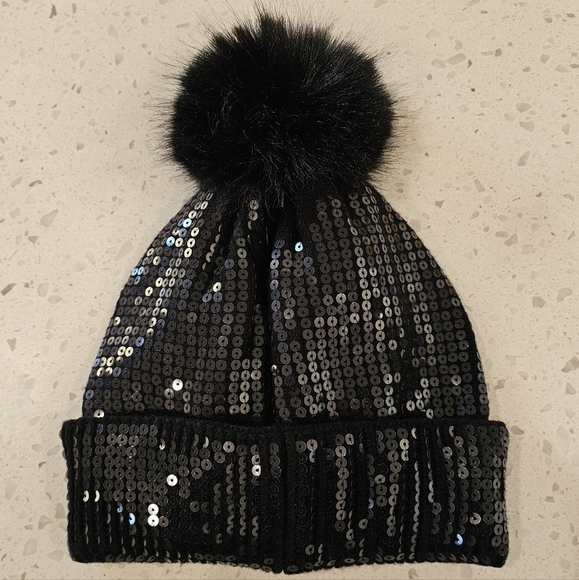 New C.C Women's Beanie with Pom Pom - Picture 2 of 9